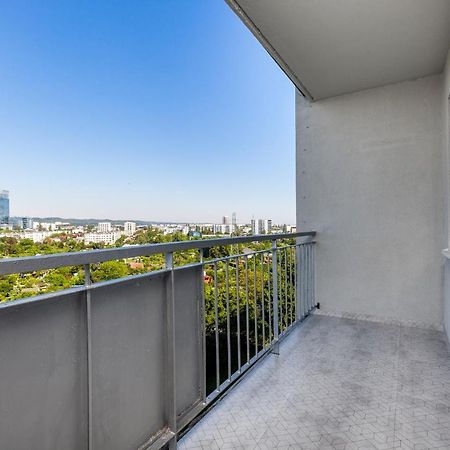 Pokoje Gdansk Zaspa - Pilotow 20B, 800M Skm-Zaspa, Odleglosc Do Morza 3Km Apartment Exterior photo